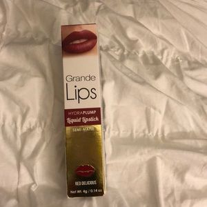 Red plumping lip semi matte liquid lip